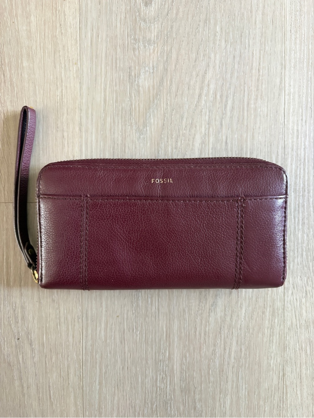 Women’s Fossil Burgundy Leather Zip-Around Wristlet Wallet